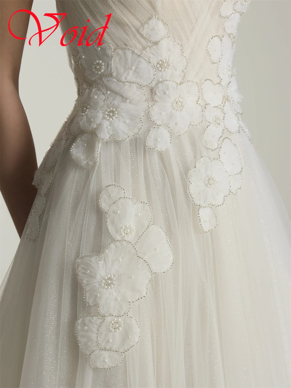 Abito da sposa elegante in organza bianca personalizzato Squisito scollo a V senza spalline Festa nuziale Bottoni da sogno Abiti da sposa posteriori