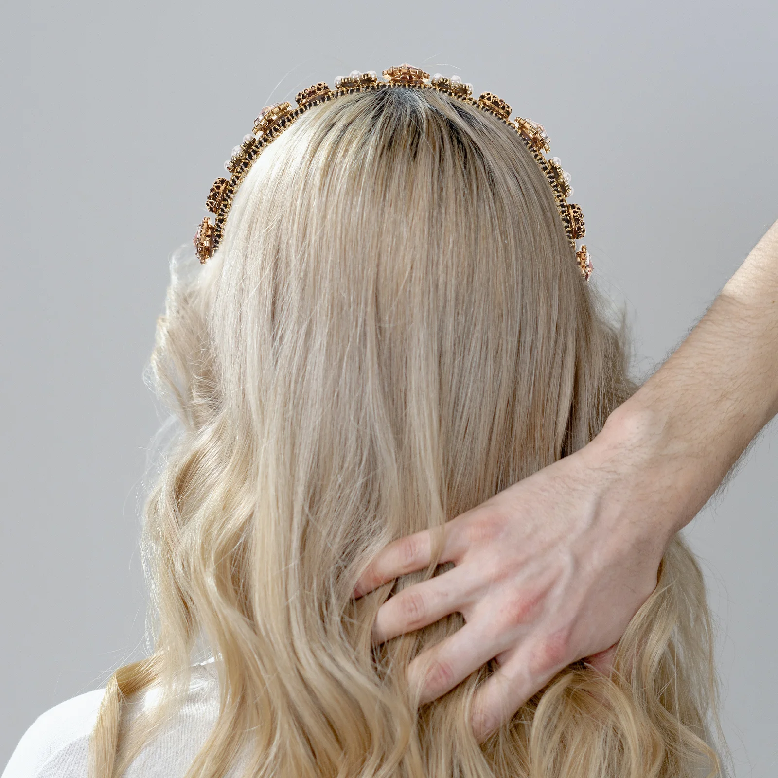 

1Pcs Fine Edge Hairband Premium Pearl Diamond-Studded for Women Party Elegant Hair Accessory Chic Headwear Stylish Hair Hoop