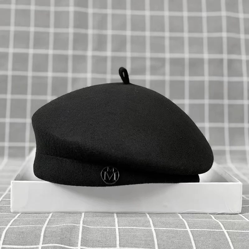 New Classic Ladies Berets Fancy Wool Felt Warmer White Black Autumn Winter Painter Hat Retro Versatile Women Fascinator Fedoras