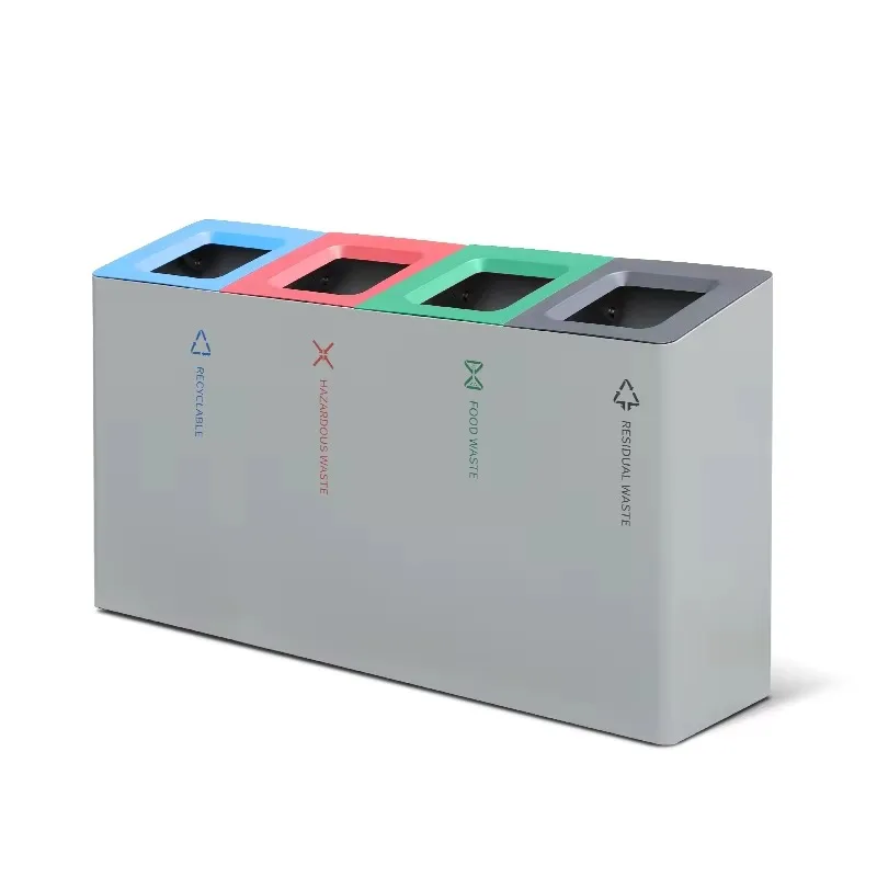 

4-х отдельная контейнерная станция для переработки на открытом воздухе из оцинкованной стали с наклонной верхней частью и цветными этикетками для уличного использования в парковочном отеле