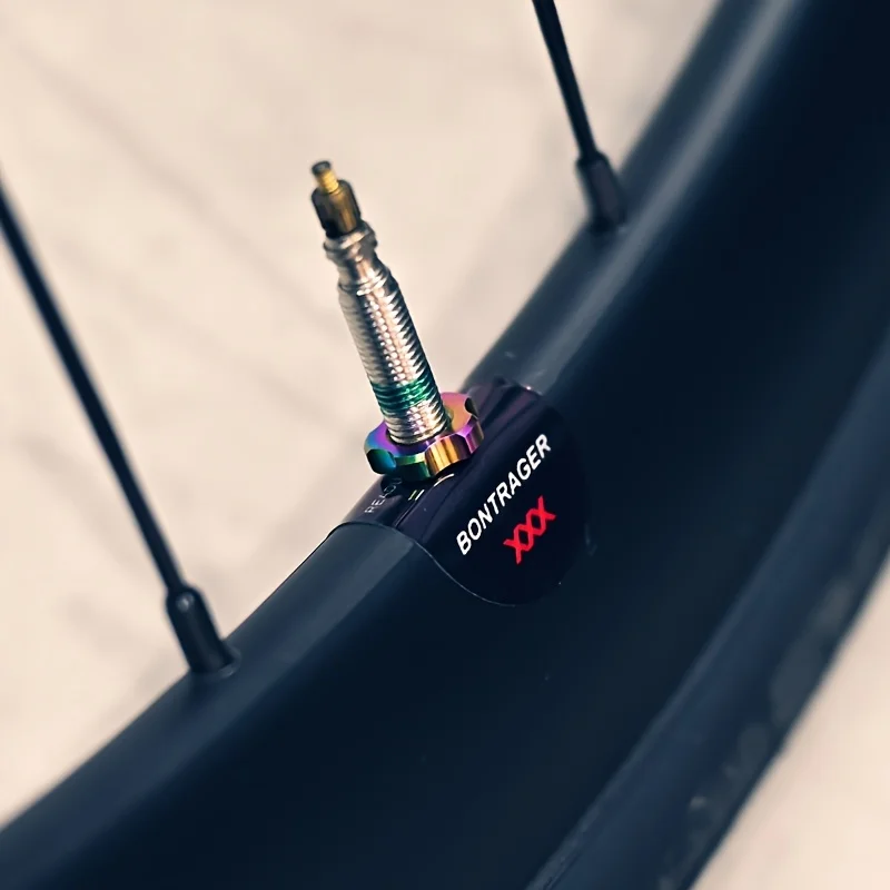 2 unids/set pegatina decorativa para válvula de bicicleta-adecuada para mostrar la propiedad del producto Bontrager