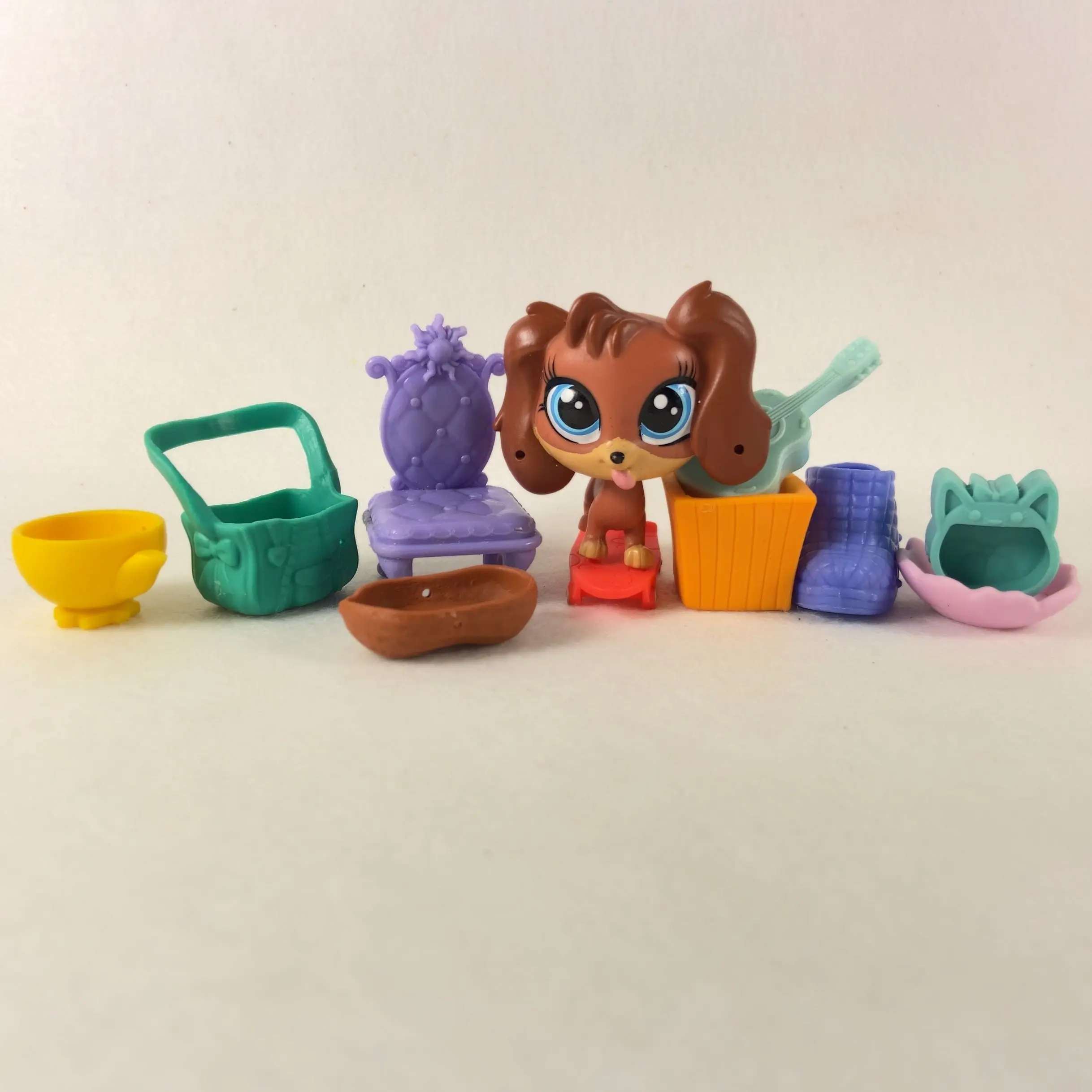 LPS CAT Original Littlest Pet Shop Bobble Head Toys Dachshund Dogs and Random Pet Shop Accessories Collars Drink Wings Bowl