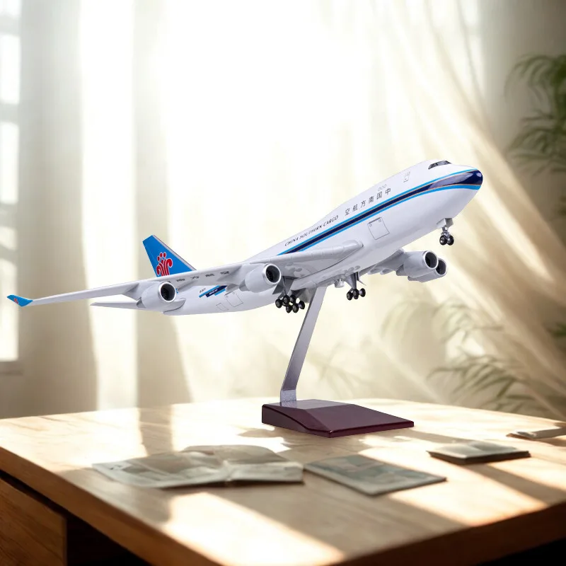 

Home Decor 1/150 Scale Boeing B747 Southern Airlines Model Airplane 47CM Aircraft Resin Diecast Display With Light & Wheel Landi