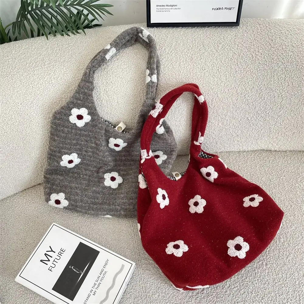 

Cusual Embroidery Flower Tote Bag Large Capacity Sweet Underarm Bag Love Heart All-match Fluffy Shoulder Bag Autumn/winter