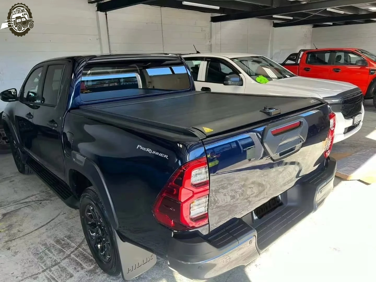 

4X4 Pickup Locking Tailbox Waterproof Retractable Manual Roll up Aluminum Alloy Tonneau Cover for 2007 Ram 1500 and Silverado