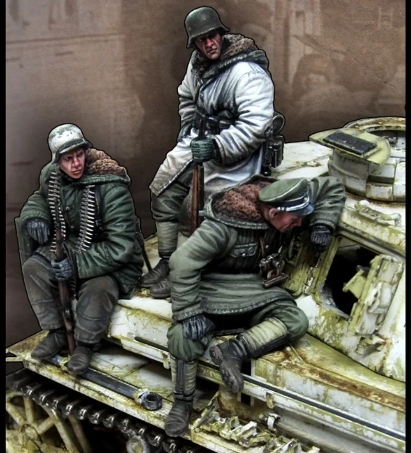 

1/35 Scale Resin Body Assembled Model Kit Military Hobby Miniature Tank Soldier 3 Unassembled and Unpainted DIY Toys