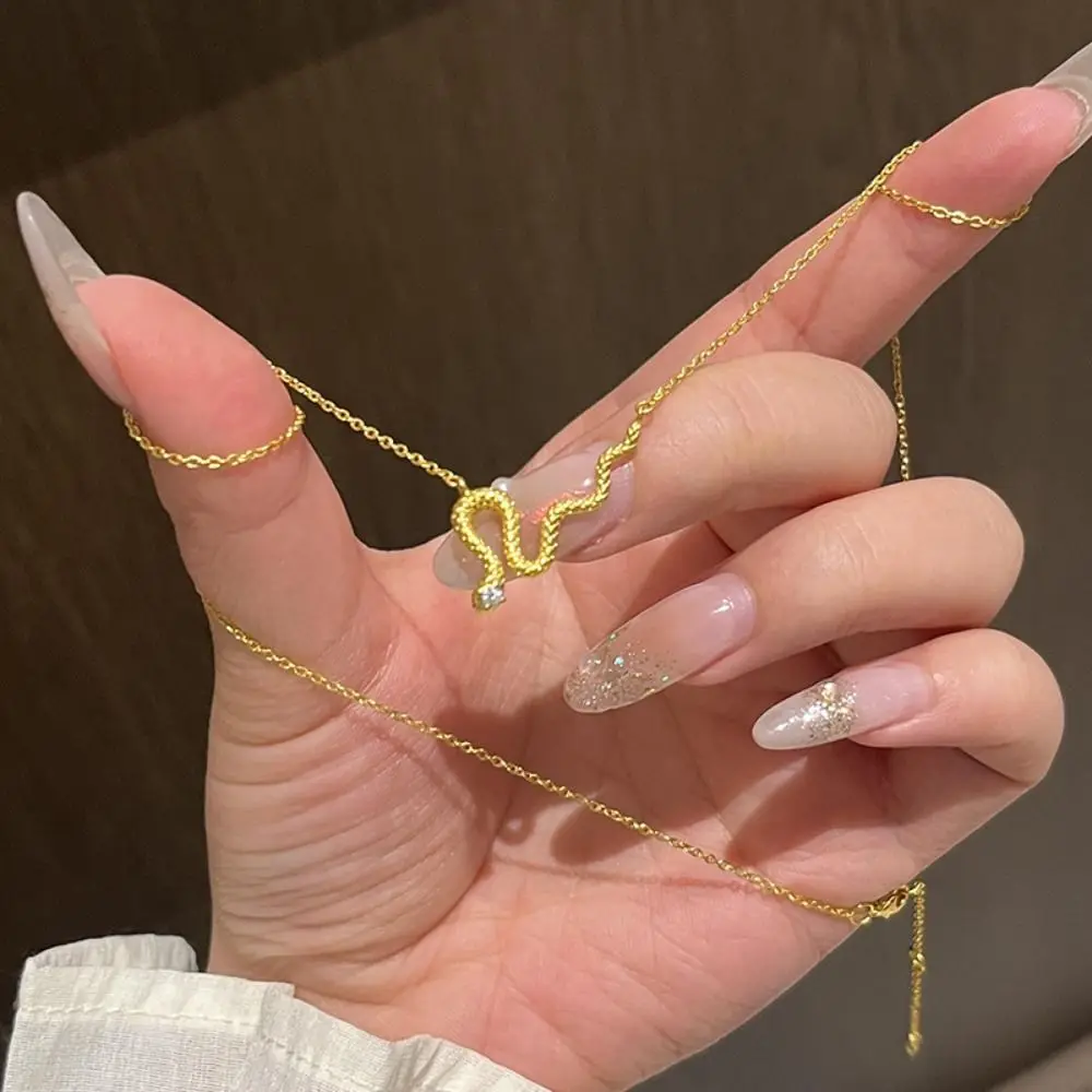 뱀 초커 뱀 목걸이 망치 패턴 금속 목걸이 꼬인 뱀 목걸이 사문석 모양의 골드 컬러