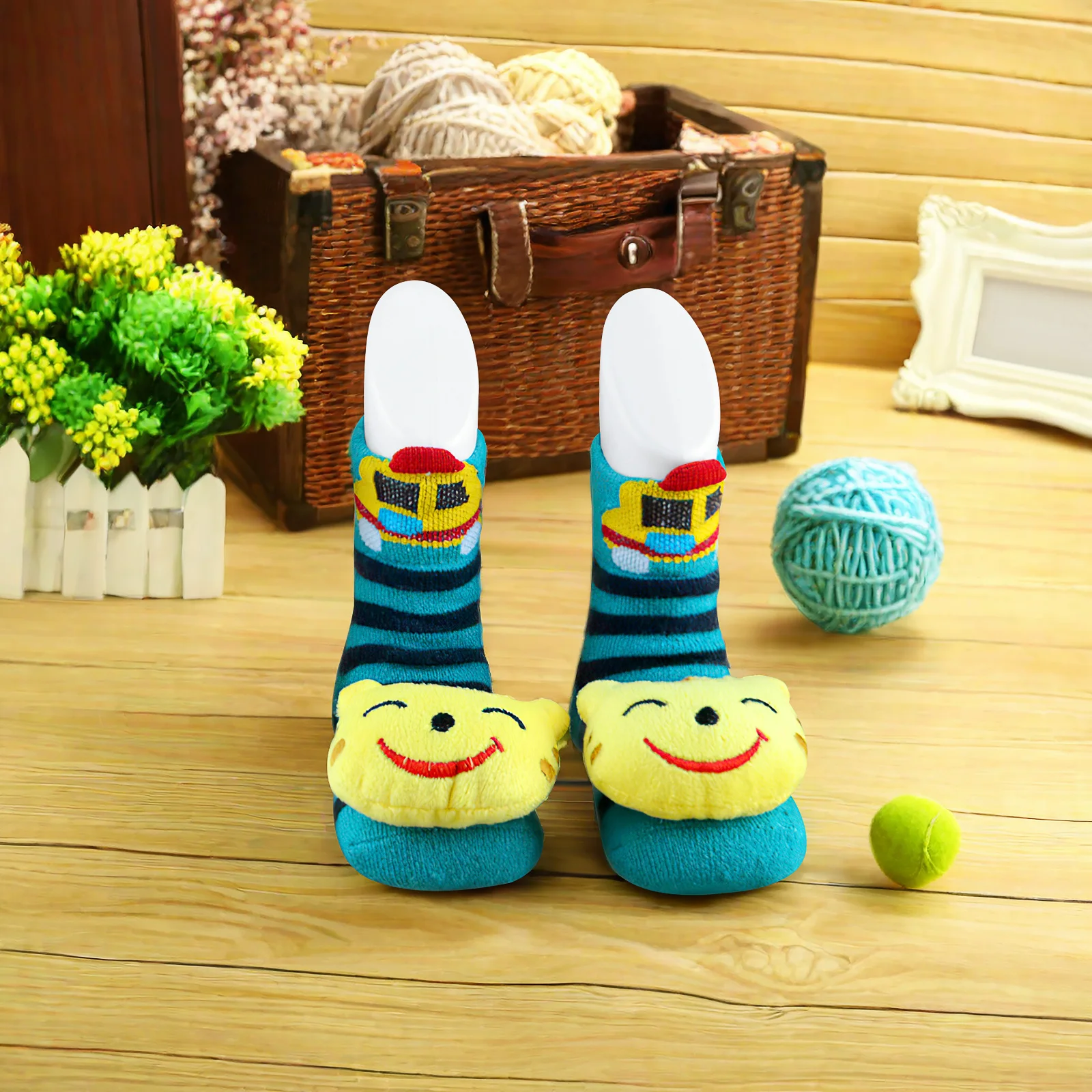 

4Pcs Small Foot Mannequin Solid Color Plastic Foot Display for Shoe Stretching Decoration Use