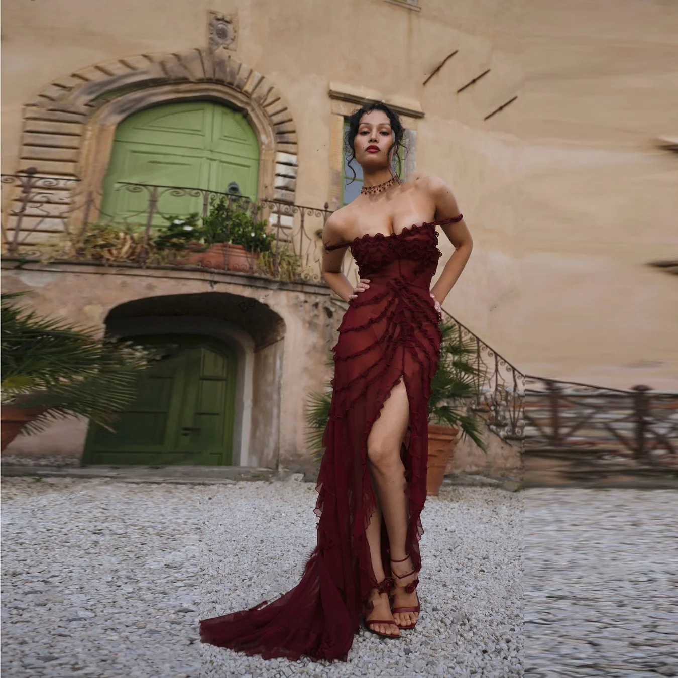 Nuevos bonitos vestidos de graduación Borgoña hechos a mano para mujer vestido largo de sirena para desfile de noche hecho a medida transparente vestido de fiesta Sexy dividido