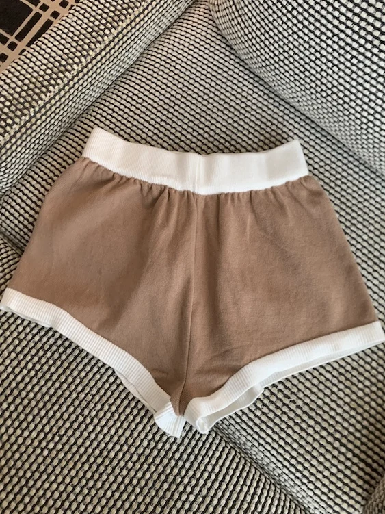 กางเกงลำลองเอวสูงถักนิตติ้งสำหรับผู้หญิง ฤดูใบไม้ร่วง 2025 รุ่นใหม่ สีสันสดใส ทรงขากว้าง ดีไซน์ต่อผ้าสุดเก๋