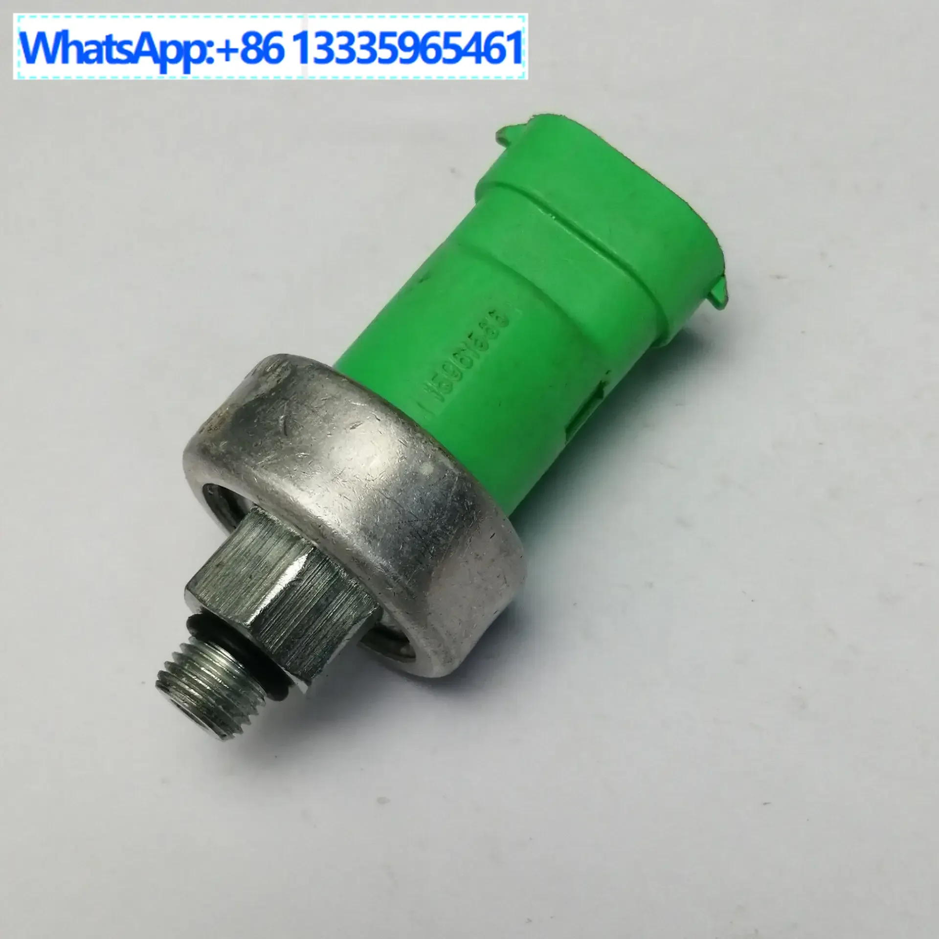

15961566 Suitable for parking brake pump brake steering pressure switch sensor ，Random Color