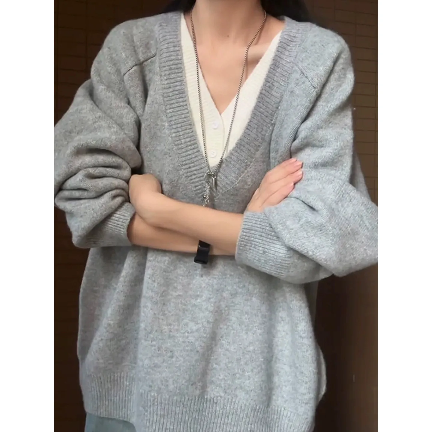 Light gray fake two-piece sweater men's autumn and winter high-grade lazy wind sweater
