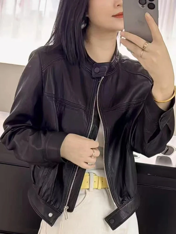 เสื้อแจ็คเก็ตหนังคอตั้งแฟชั่นใหม่ ฤดูใบไม้ผลิ 2025 ทรงหลวม ใส่สบาย ช่วยพรางหุ่น  สำหรับผู้หญิง  แบบซิป แขนยาว ทรงปกติ