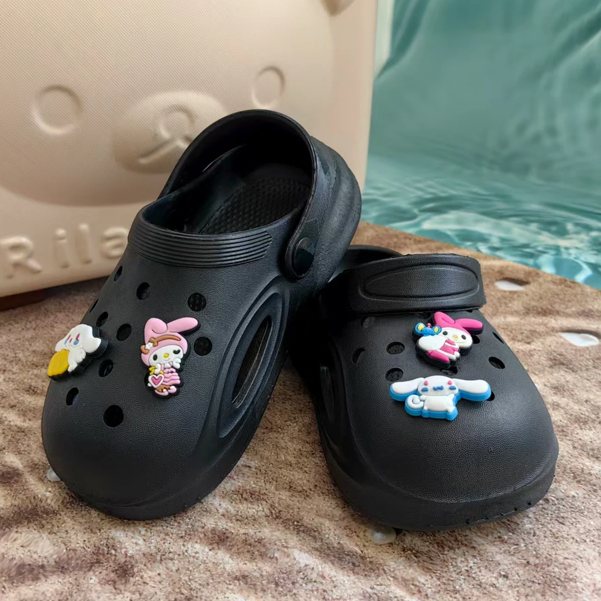 

MINISO детские летние каникулы, сандалии для пляжа и бассейна, подарочные тапочки Cinnamoroll, тапочки для девочек и мальчиков, нескользящая мягкая обувь