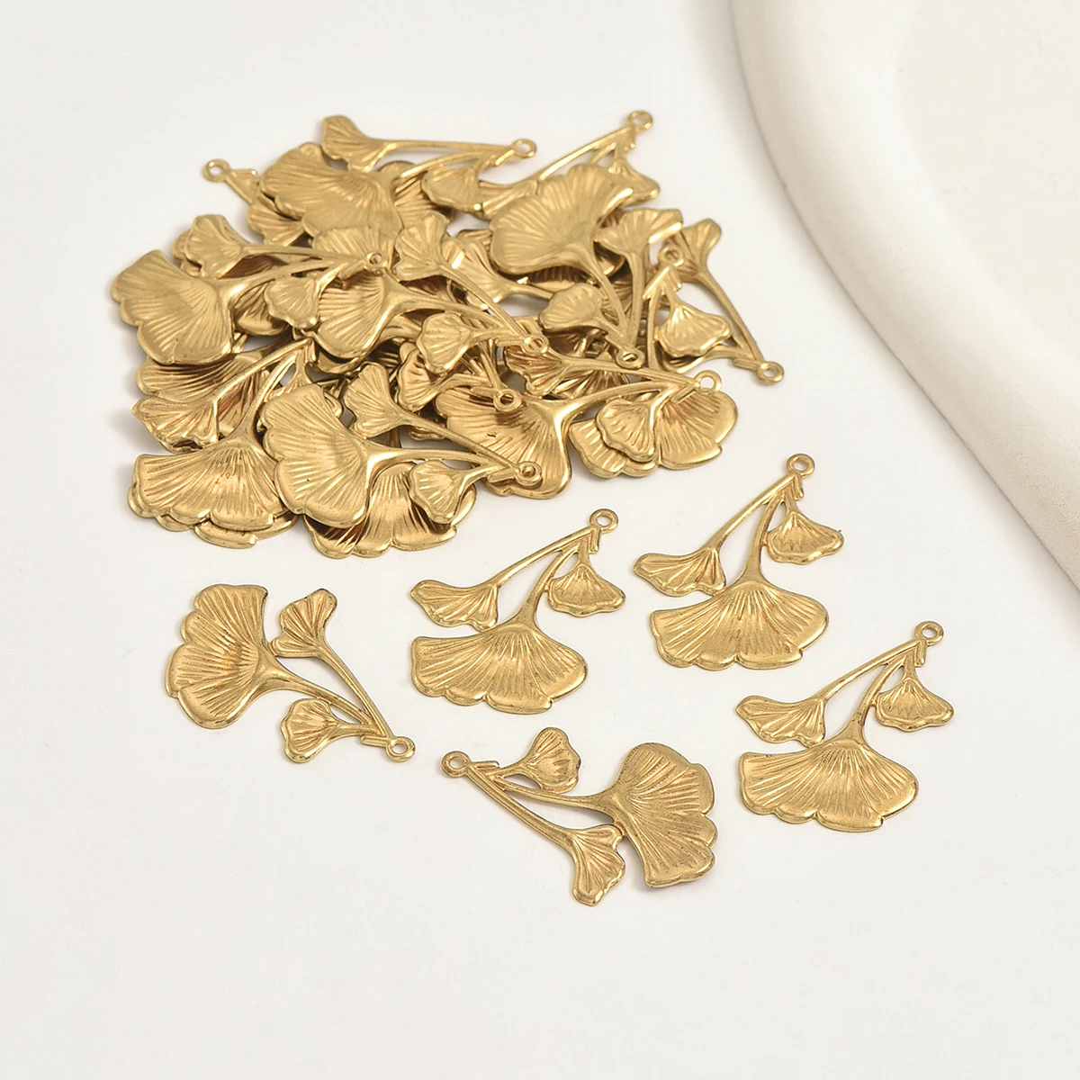 8pcs Brass  Single Hole Leaf Pendant Fashion Simple Single Drop Pressed Leaf DIY Jewelry Making Women's Fashion Pendant