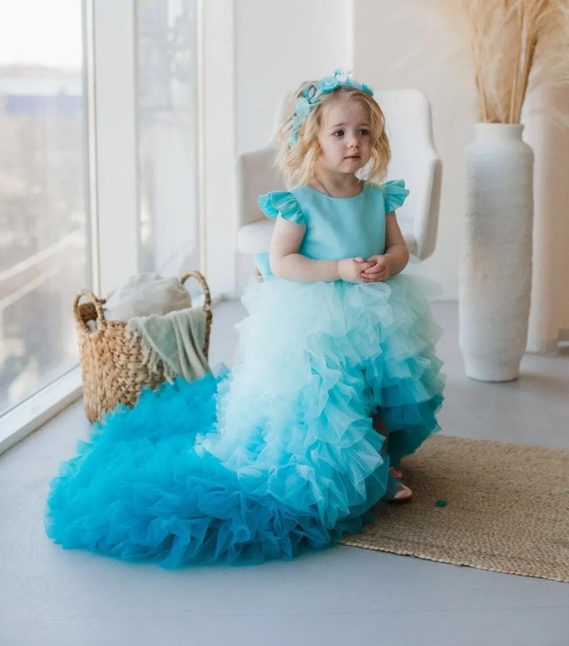 

Cute Toddler Flower Girl Dresses Tulle Ruffles Hi-Lo Bow Child Wedding Party Birthday Tutu Robe Baby Holy First Communion Gowns