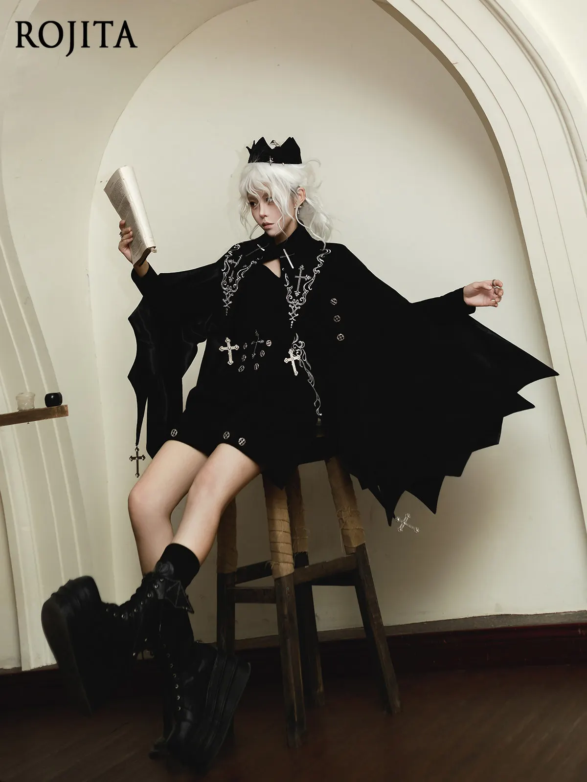 

Prince-style Everyday Gothic Dark Lolita Retro Embroidered Cape Black Long-sleeved Top and Shorts 2026 New Goth Lolita