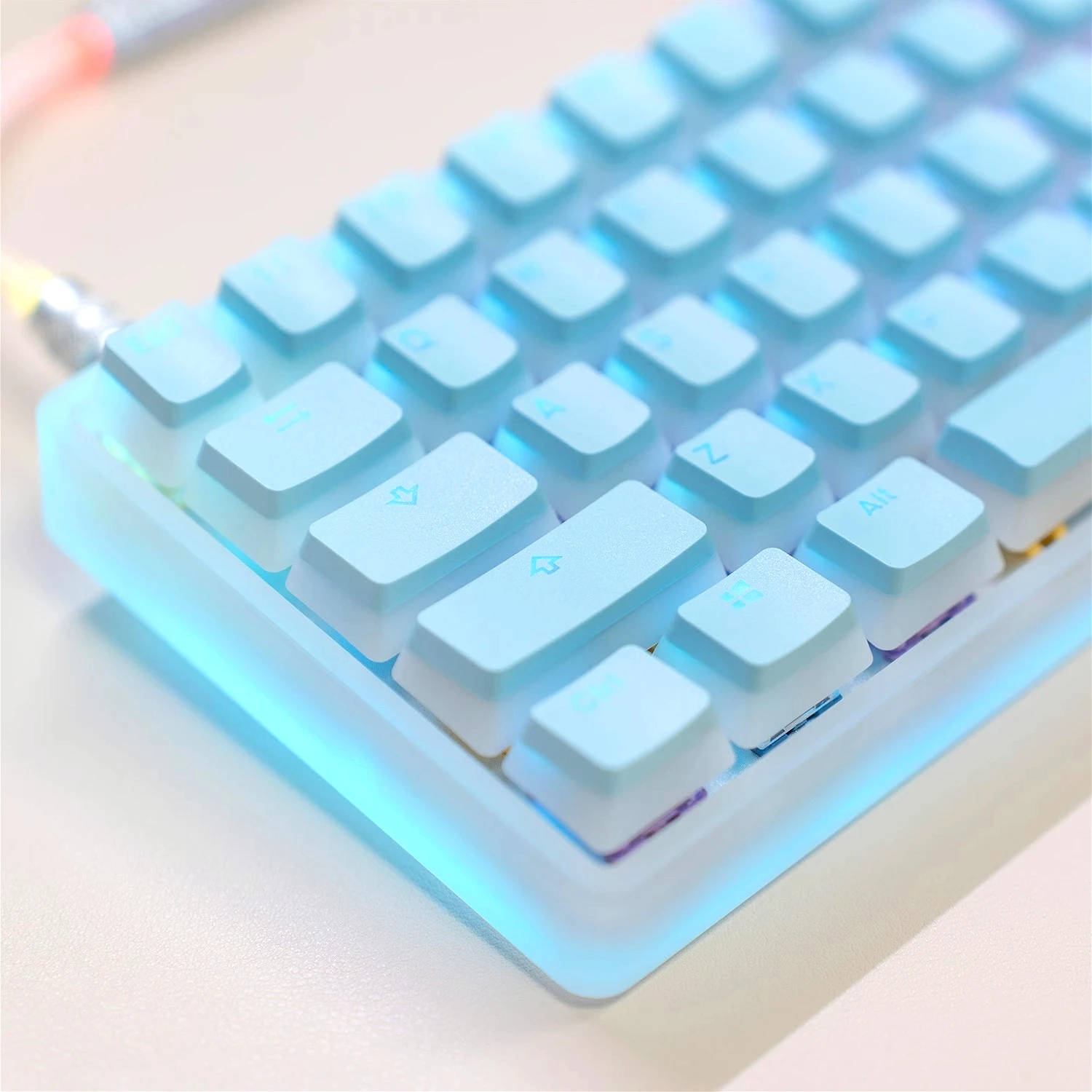 

Double skin milk pudding transparent keycap closed PBT two-color OEM waterless 61/68/84/87/104, etc