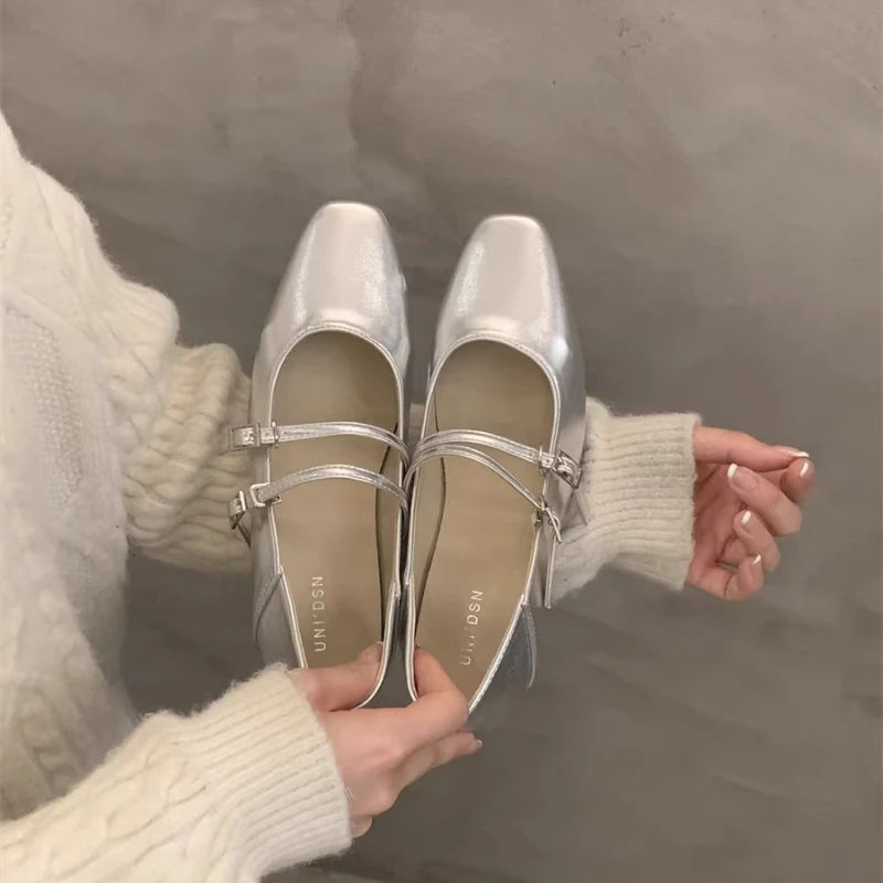 Kobiety Luksusowa muszka Mary Janes Kobiety Square Toe Shiny Leather Flats Ballets Femmes Silver Dance Party Ball Bridal Wedding Shoes