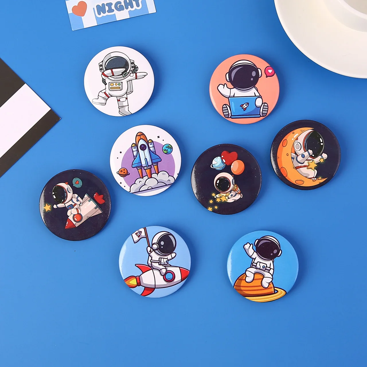 Badge anime peripheral, tin chest badge, cute astronaut brooch, cartoon plastic pin, backpack pendant