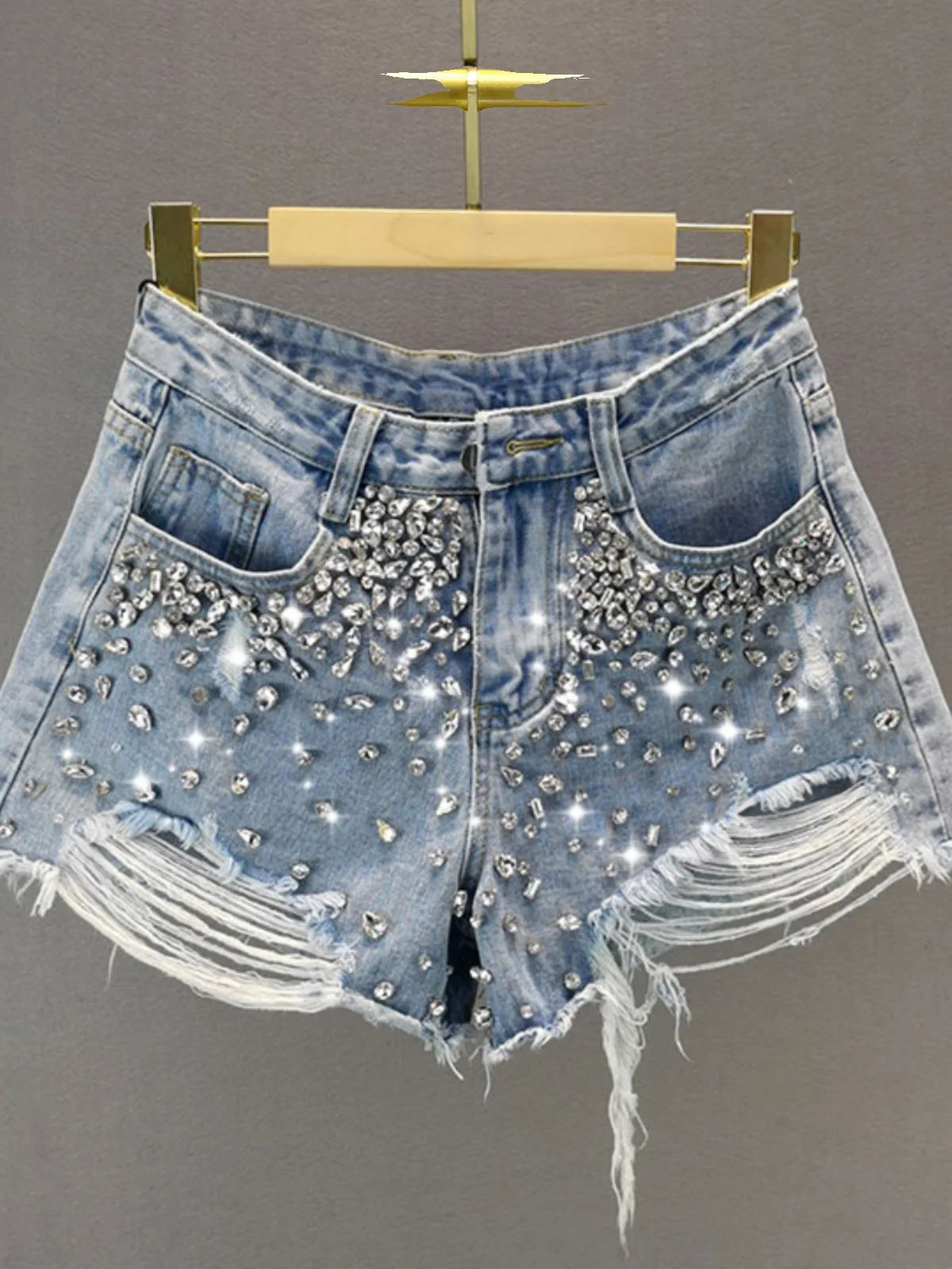 2024 summer women's ripped wide-leg denim shorts new style high-waisted slim fit diamond-encrusted pants.