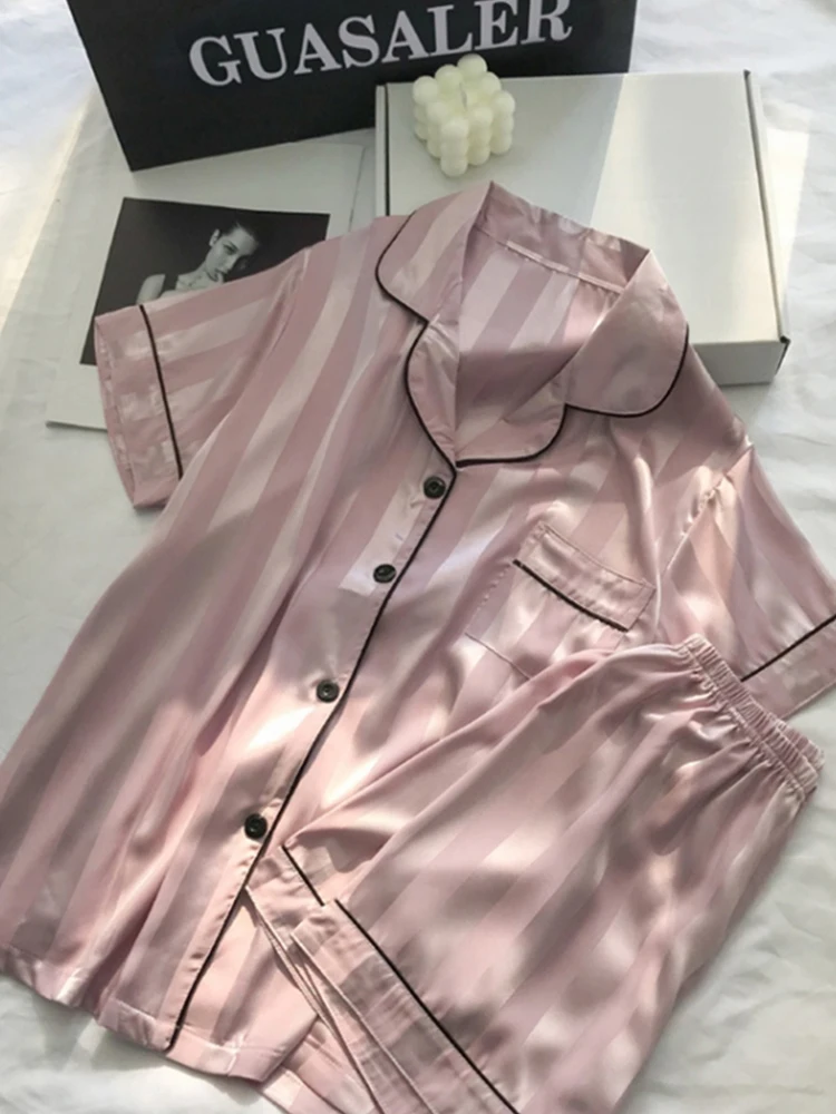 1 zestaw Elegancki zestaw damski do salonu, plus size, satynowa koszula w paski zapinana na guziki z długim rękawem i spodnie, piżama