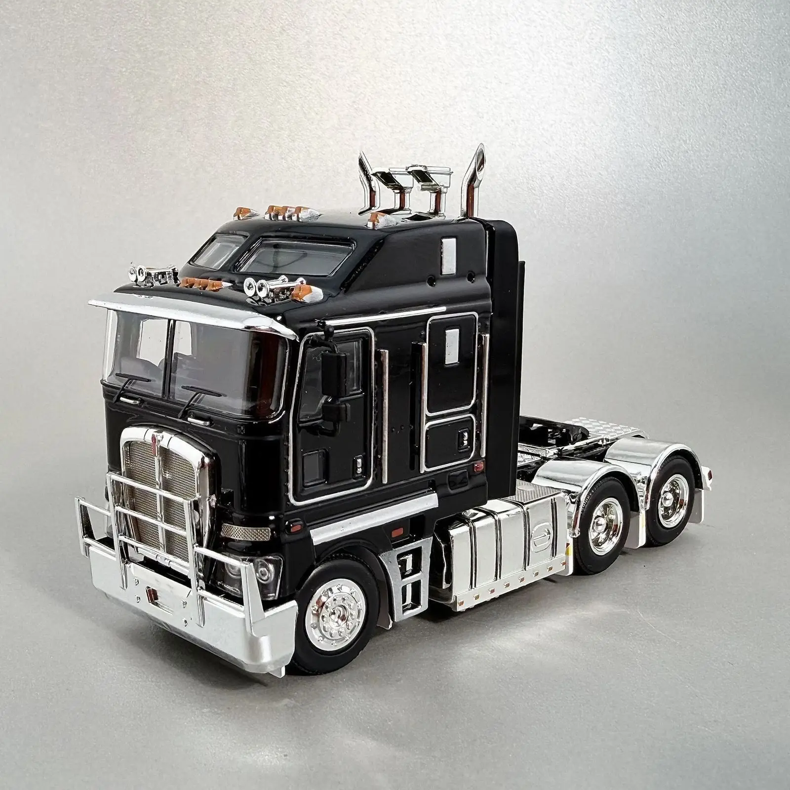 ケンワース K200トラック ミニカー ブラック1/64 1:64 Scale Mj Kenworth K200 Transformers G1 Us Truck Tractor
