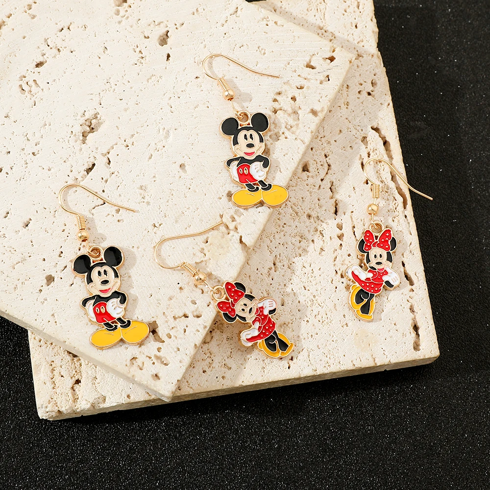 1/2 زوج الكرتون ديزني ميكي ماوس أقراط لطيف الحرم الجامعي الشباب الفتيات الأقراط أزياء ارتداء هدية الفتيات يجب أن يكون