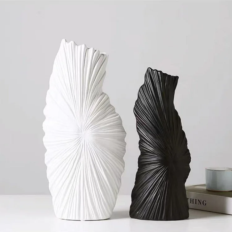 Black Irregular Geometric Ceramic Vase Radial Line Hand-made Ceramic Ornaments Flower Vase Home Decoration Accessories
