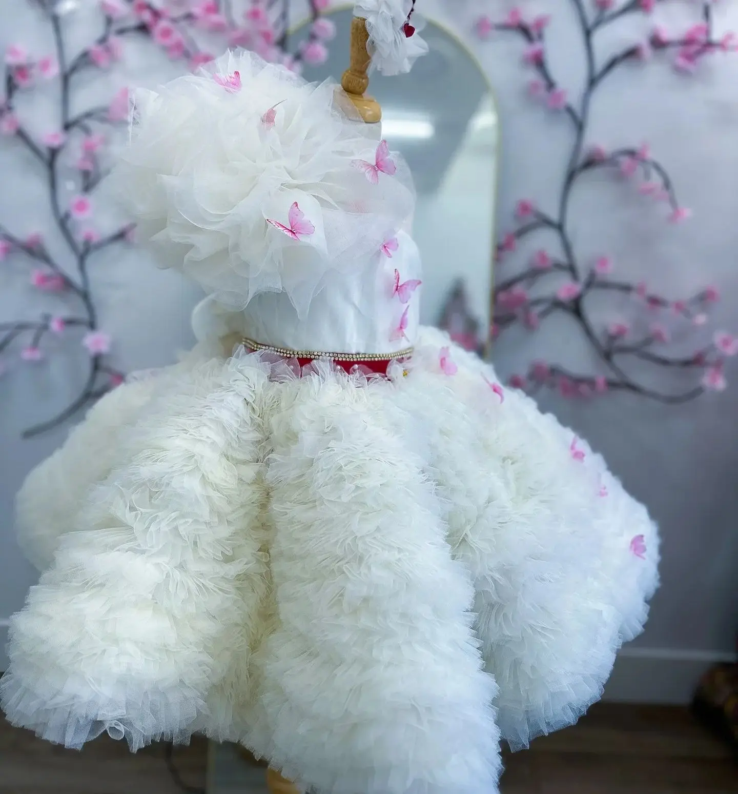 カスタマイズされた白いフラワーガールドレス 結婚式用 ワンショルダー バタフライ プリンセス 誕生日パーティー 写真撮影用ガウン