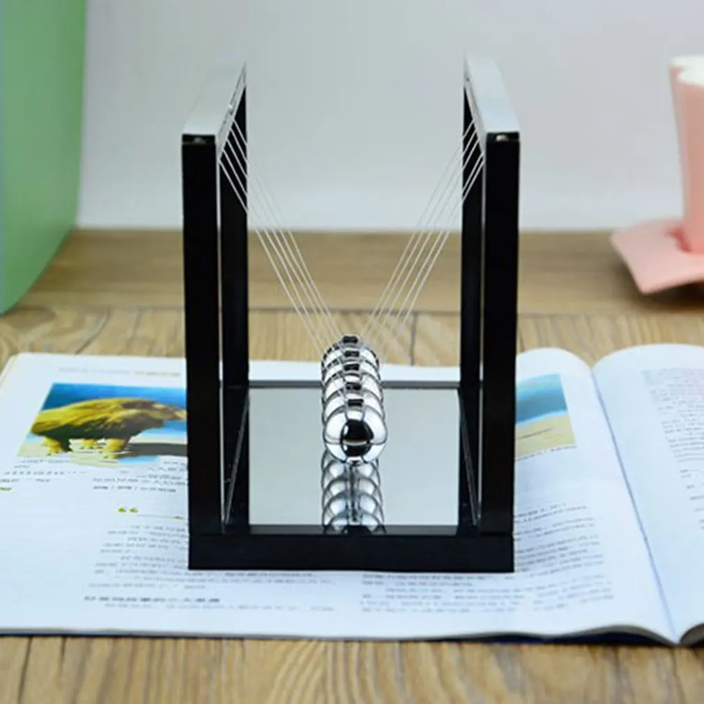 Newton Shake basket decorativo culla in metallo Swing Ball Science Swing Steel Balance BallHome Office Decoration