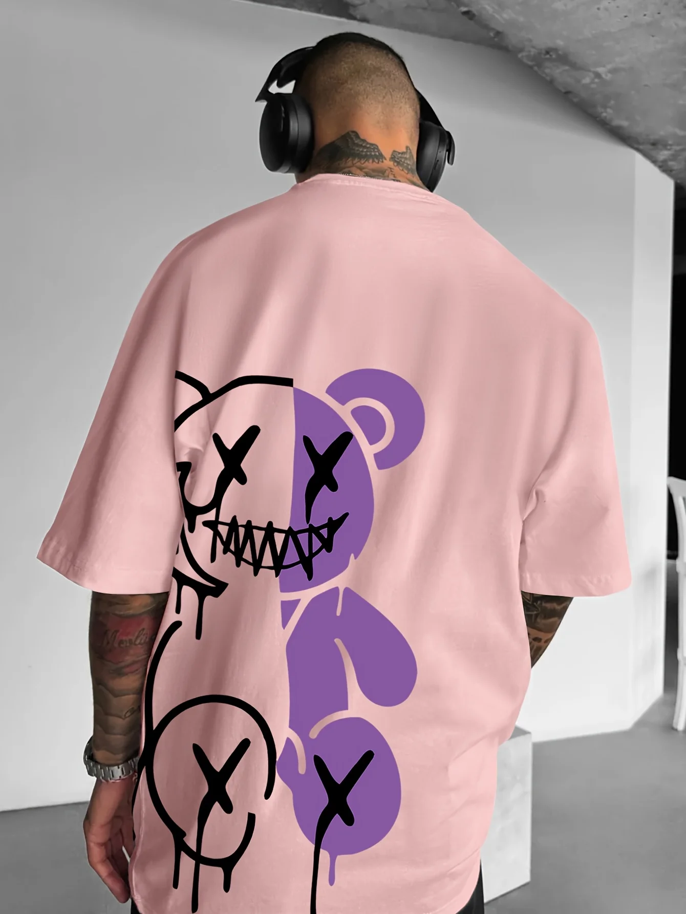 تي شيرت رجالي برسومات هندسية من Streetwear - تي شيرت صيفي كاجوال فضفاض مع طباعة خلفية جريئة، آلة