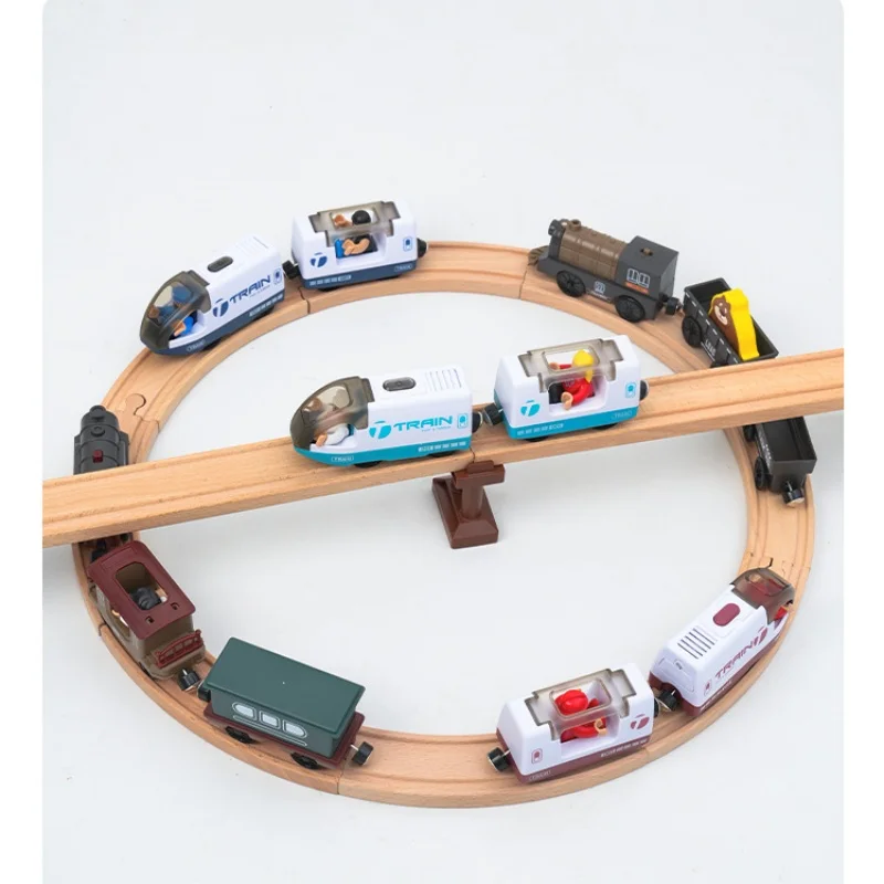 Op batterijen werkende locomotief Elektrische treinset Diecast magnetische locomotief Slot Speelgoed Geschikt voor houten spoor Speelgoed Houten trein