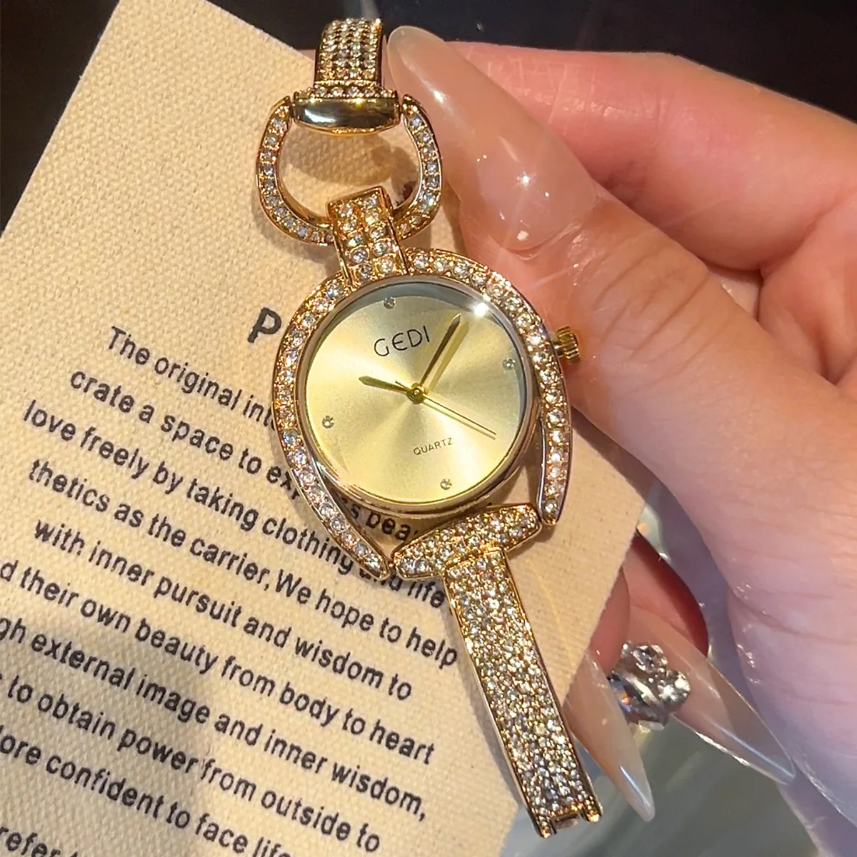 Marca luz relógio de luxo feminino céu estrelado beleza requintado irregular oco pulseira à prova dwaterproof água senhoras moda quartzo relógio de pulso