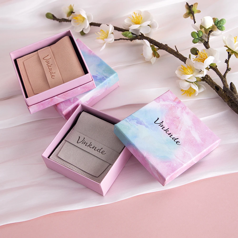 

Индивидуальный логотип 7x7x3 см, шкатулка для драгоценностей из крафт-бумаги, 6,2x6,2 см, серьги из микрофибры, упаковка, сумка с клапаном, ожерелье, браслет, подарок для хранения