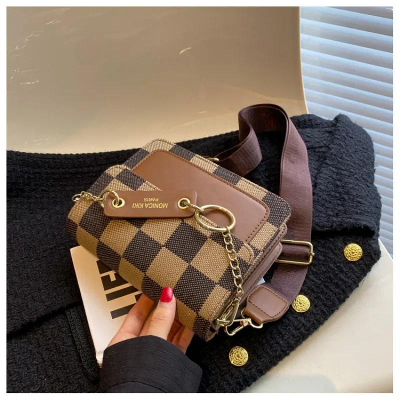 

Premium, exquisite, fashionable, versatile checkered crossbody bag
