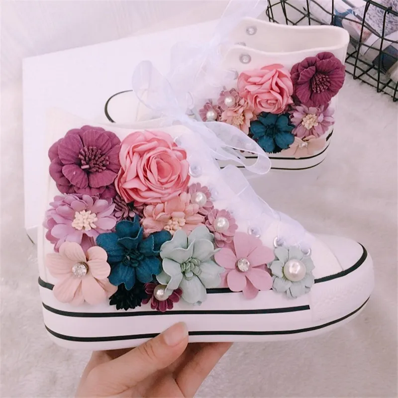 Zapatos de lona hechos a mano con flores para mujer, zapatillas blancas vulcanizadas informales con aumento de altura para estudiantes, primavera y