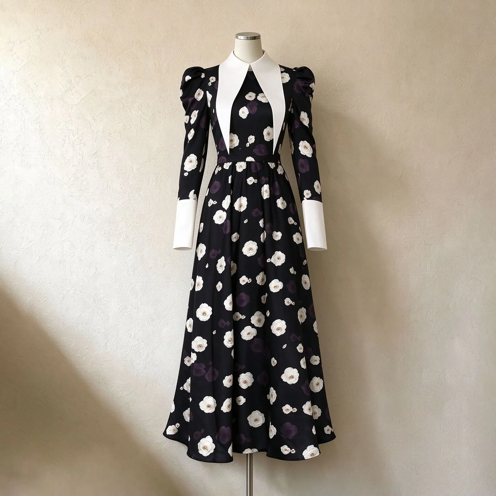 Elegant Hepburn-style Color-block Long Clothes For Women, 2026 Autumn. New Collection, Black With White Floral. Print, Fixed Wai