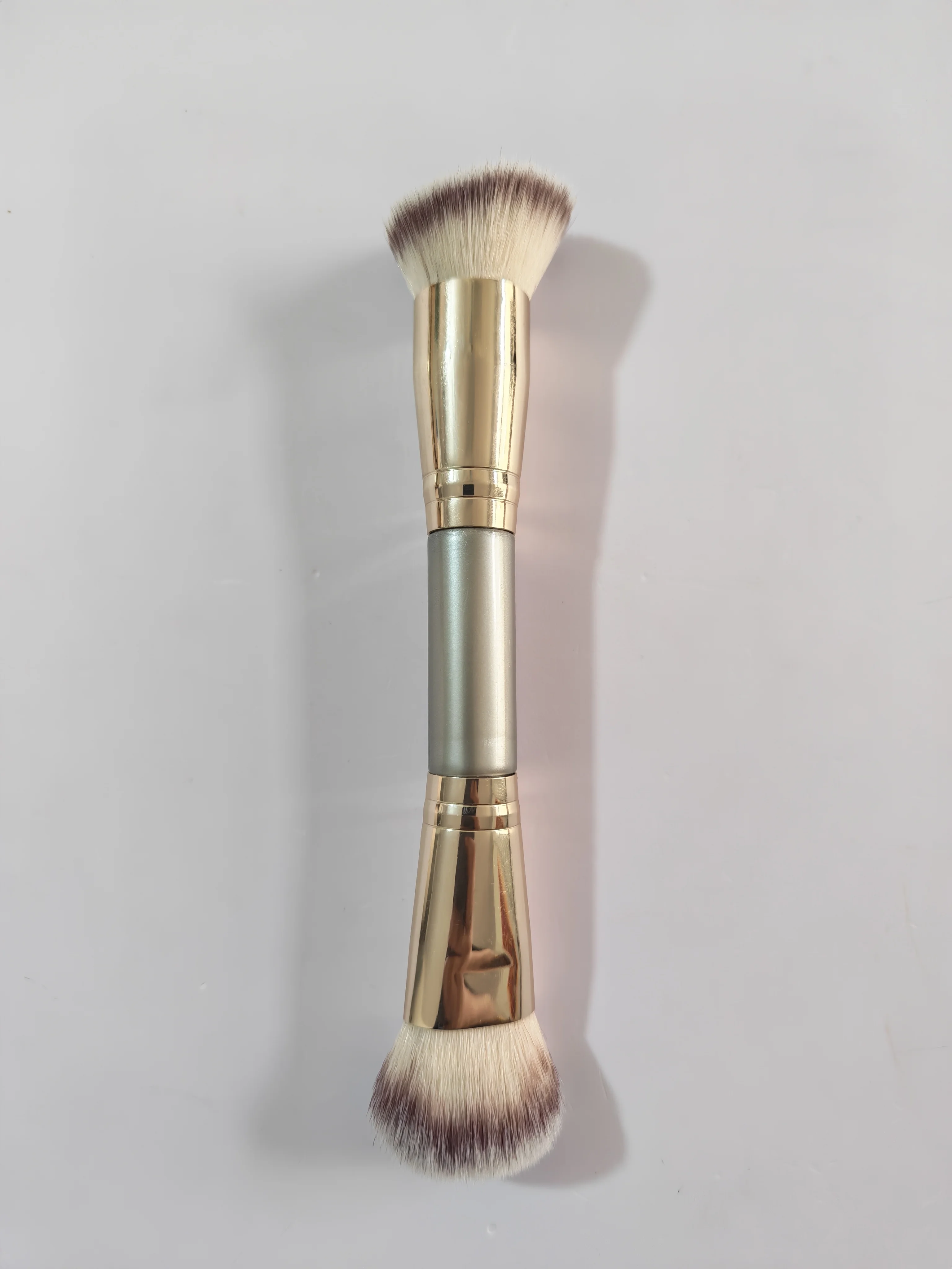 Double-Ended Foundation Brush for Face Makeup, Multifunctional Double-Ended Brush for Liquid Foundation, Special Brush for Liquid Blush, Kabuki Foundation Brush, Loose Powder Brush, Blush Brush, Multifunctional Makeup Brush, Beauty Tool for Women view 3