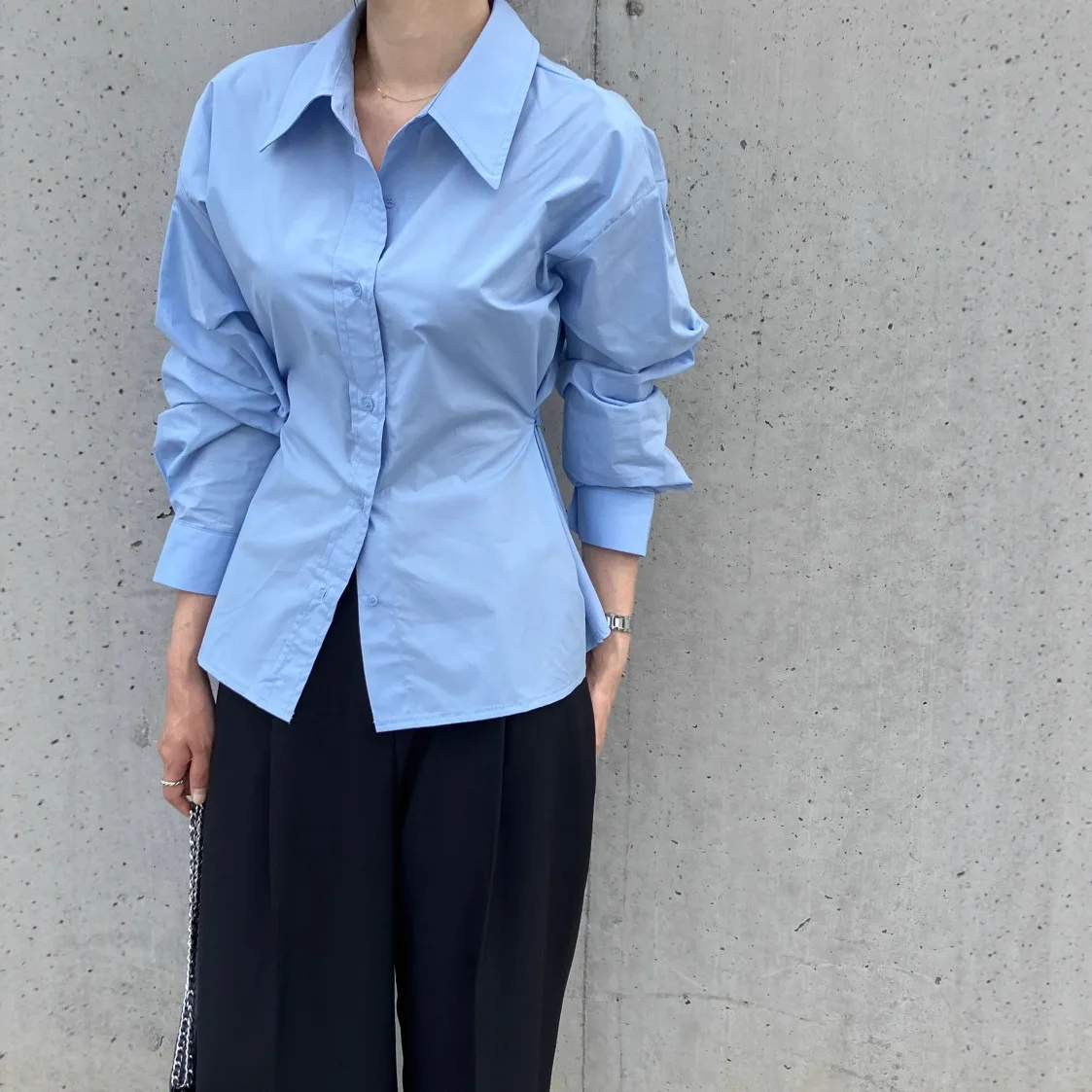 

Korean Chic Waist-Defining Blouse Women 2025: Autumn Long Sleeve White Shirt Minimalist Office Wear K-Style Tailored Fit Top