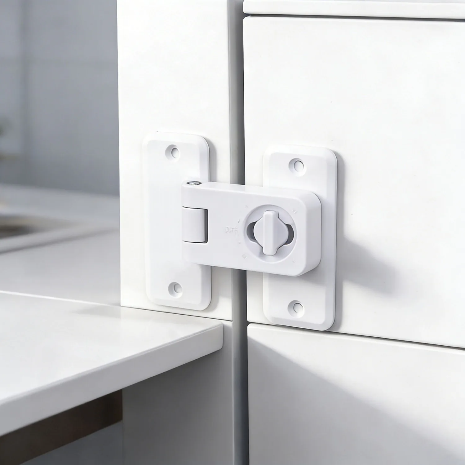 

Детский замок безопасности с регулировкой на 90 градусов, без сверления, для шкафов, подходит для домашних животных и детей