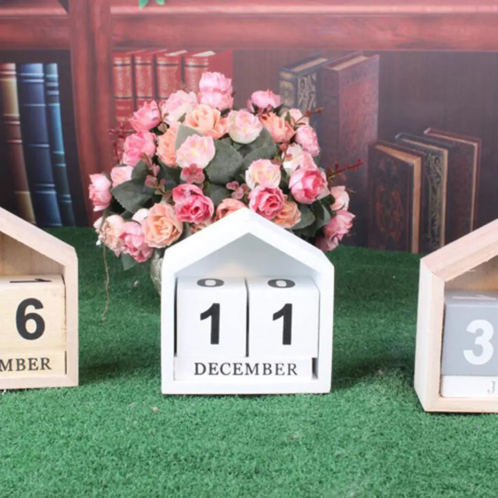 

1pc Wooden Calendar House Shaped Manual Turn Desktop Decor For Home Office Retro Style Adorable Design Chic Ornament