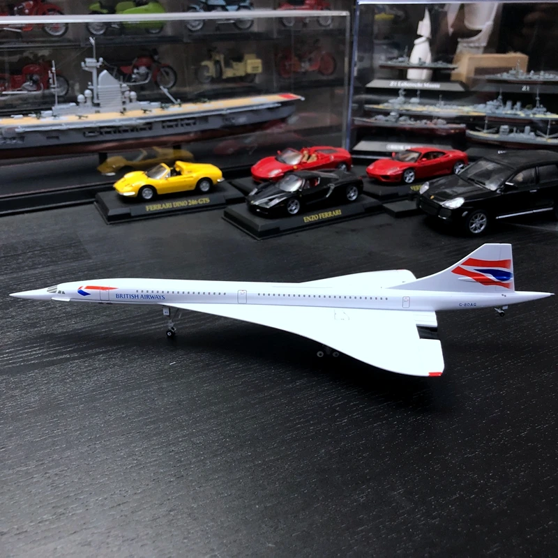 The 1:200 alloy finished Concorde supersonic passenger jet model has a bracket of 30.5*12.7cm