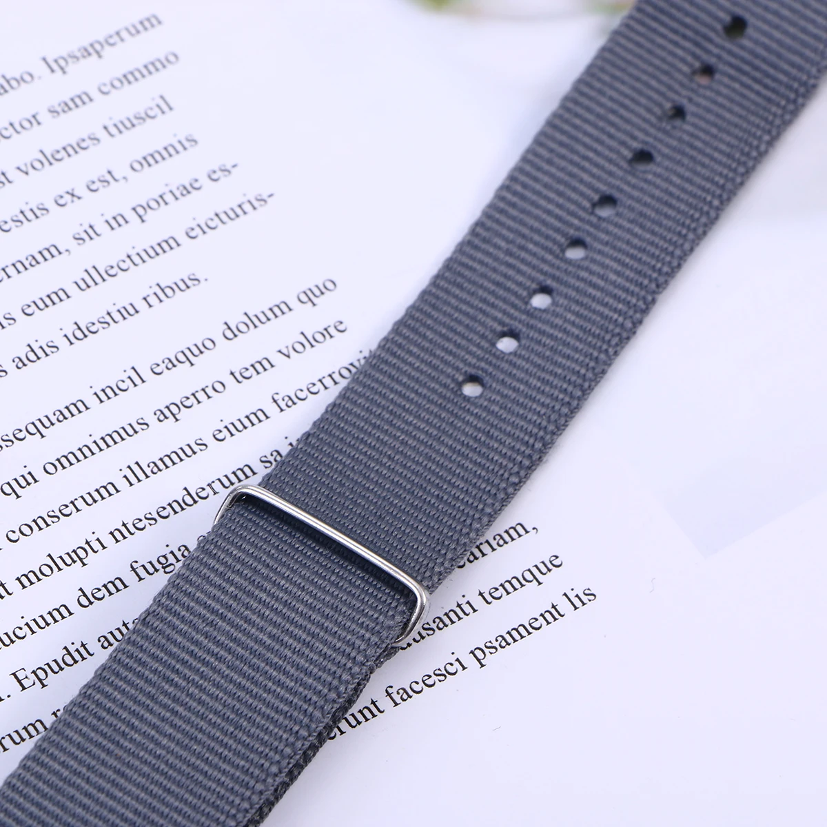 

Nylon Watch Strap 18mm Grey Replacement Soft Comfortable Easy Install Breathable Woven Band