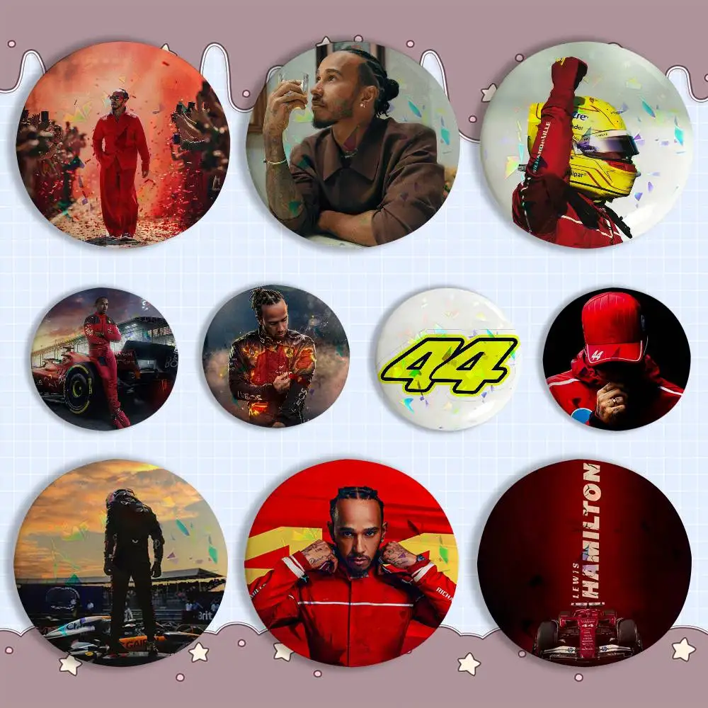 

DriverS L-Lewis H-Hamilton 44 Creative Round Badge Button Pin Bag Decor Fans Collection Friends Gift Brooch