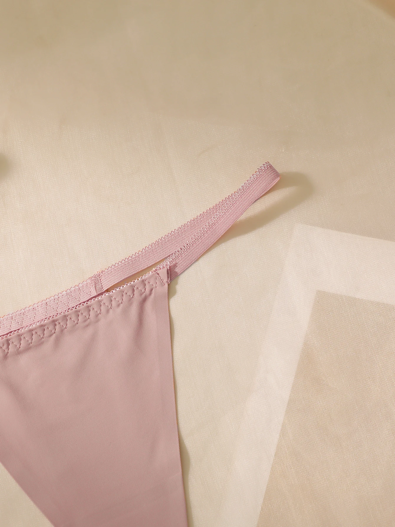 ملابس داخلية نسائية مثيرة بلون سادة مع خصر منخفض ومفرغة بدون خياطة، ملابس داخلية مريحة وقريبة C359