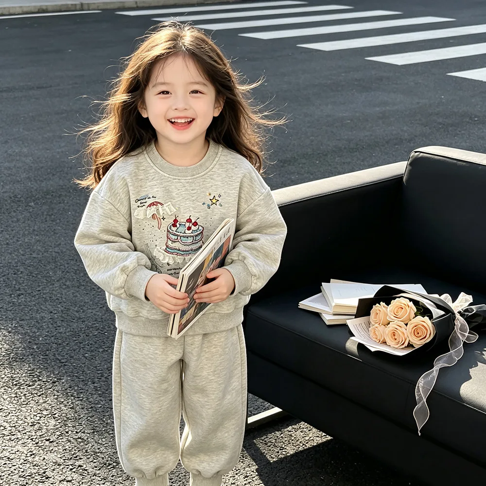 Europäisch-Amerikanische Mädchen-Sweatshirts 2026 Frühling Herbst Baby-Mädchen-Sweatshirts und Hosenanzug Niedlicher Print Pullover Oberteil Kleidung – Detail 25