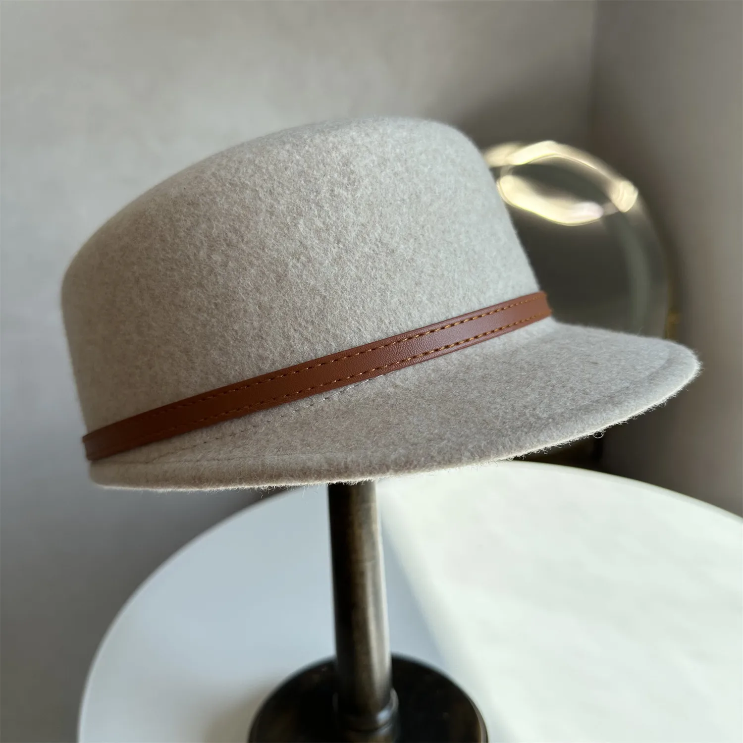 Adults Chic Vintage Rider Cap Women 100% Wool Felt Short Brim Equestrian Hat Molded Fall Winter Headwear Warm Fashion Outdoor
