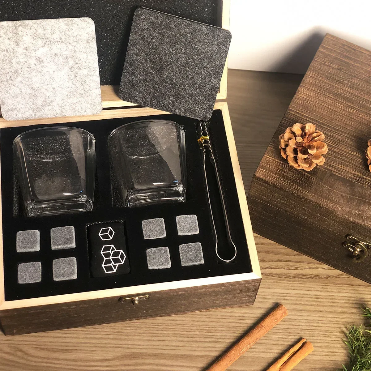 Regalo de Whisky para Hombre en Navidad o San Valentín, Regalo para el Día del Padre, Juego de Vasos con Piedras para Whisky, Caja de Madera con Cubos de Hielo de Granito