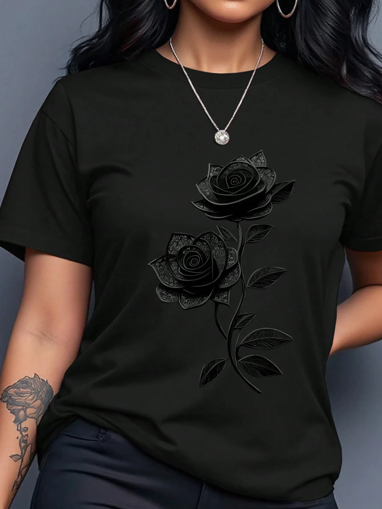 

Ascetic rose print! Plus-size women's short-sleeve T-shirt, a must-have for curvy hotties